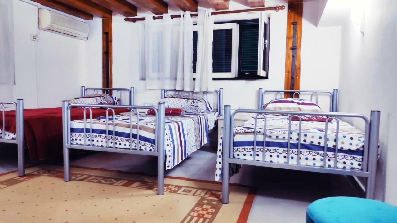טיראנה Tufina Hostel מראה חיצוני תמונה